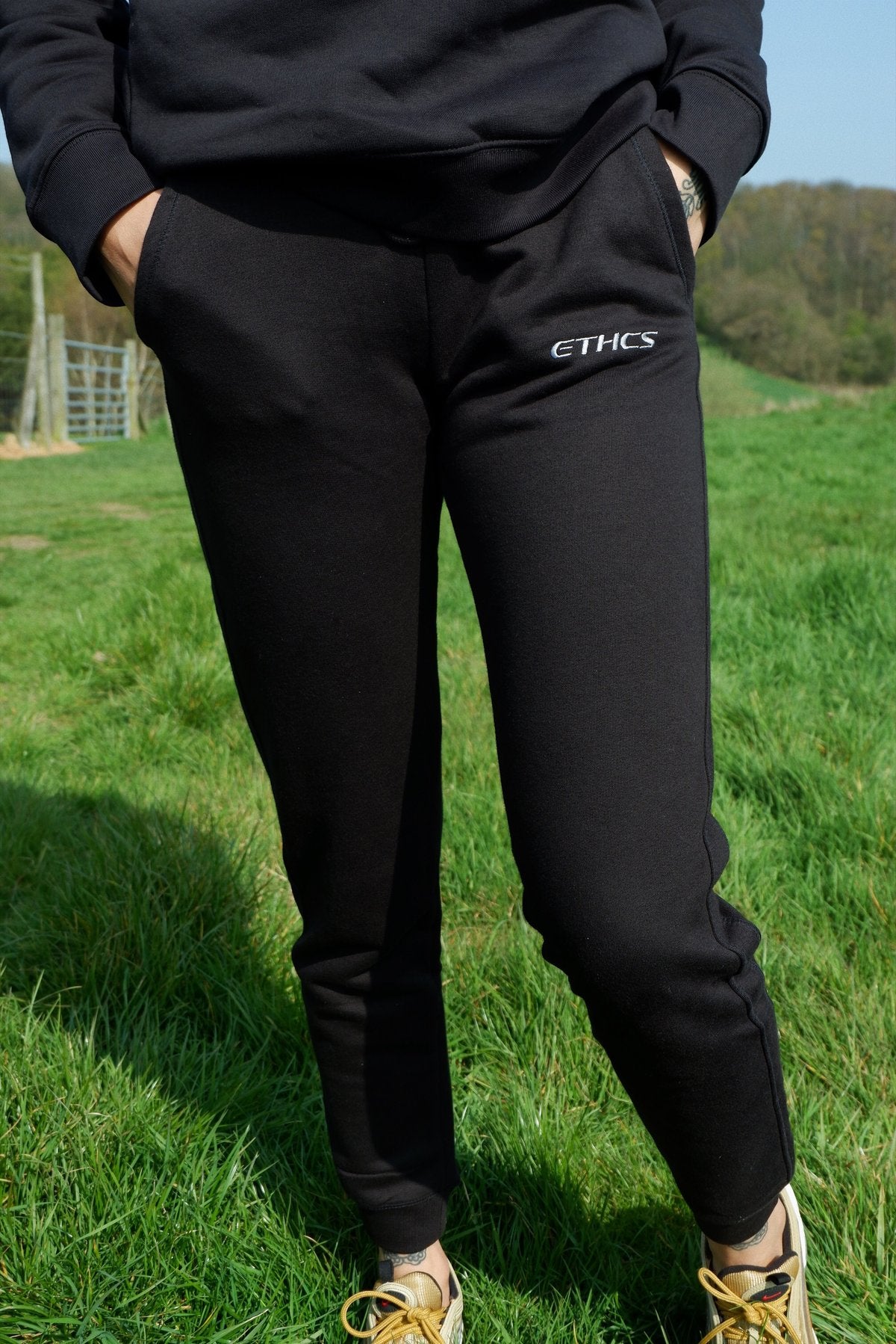 Stealth Unisex Sweatpants in Black
